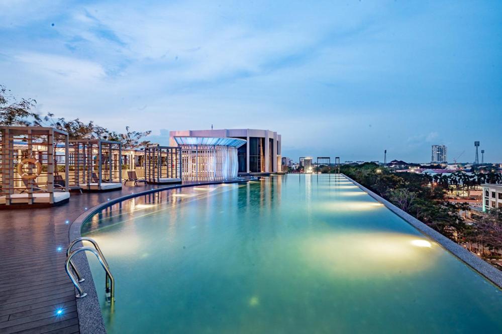 Sina Troika Residence Kota Bharu 2Br Wifi Netflix Pool Esterno foto