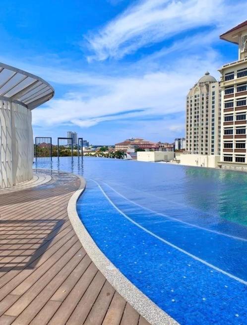 Sina Troika Residence Kota Bharu 2Br Wifi Netflix Pool Esterno foto
